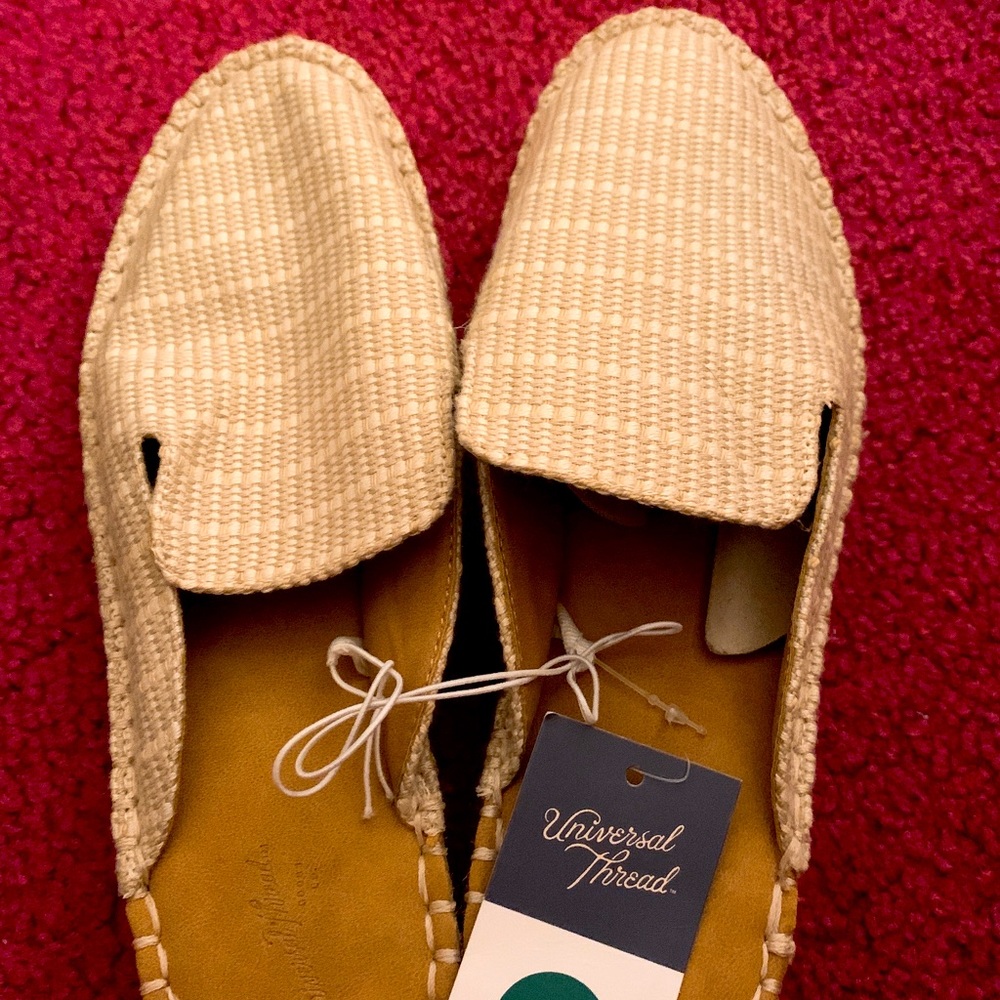 Size 9 universal thread loafers